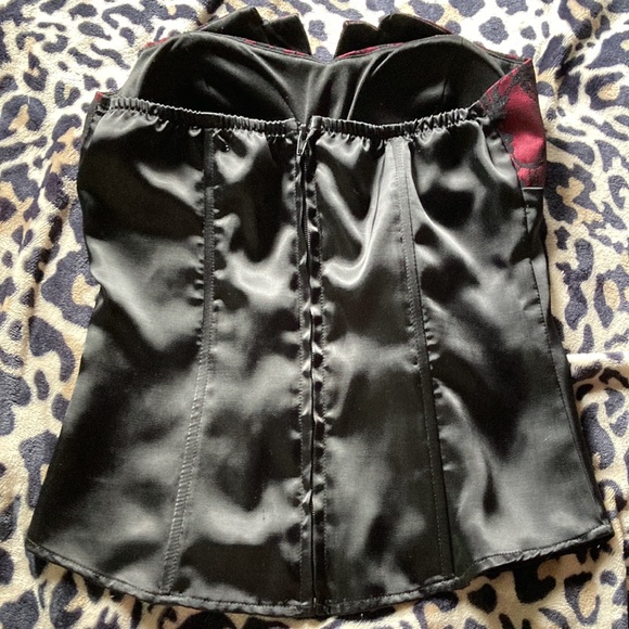 Red and black top - Picture 3 of 4